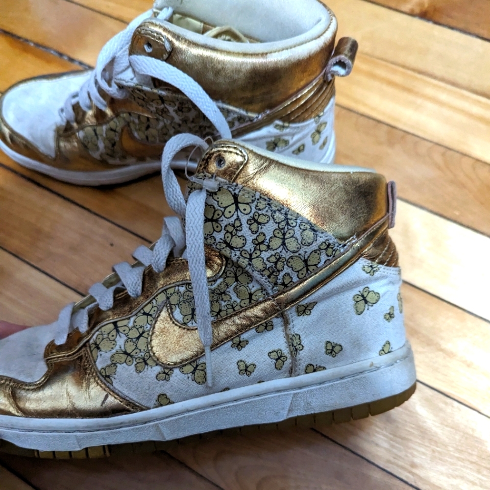 Nike gold shoes